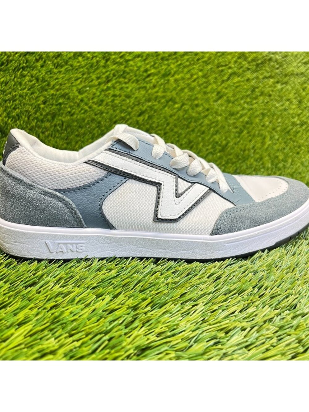 Vans Lowland CC Freshman Womens Size 9 White Blue Athletic Skate Shoes Sneakers
